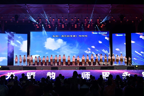 眉山东坡区青少年艺术盛会启幕，意昂体育科技匠心打造舞台音画盛宴