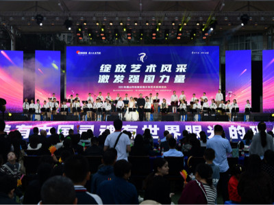 眉山东坡区青少年艺术盛会启幕，意昂体育科技匠心打造舞台音画盛宴