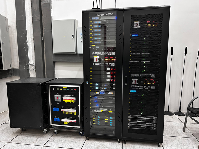 意昂体育科技助力学校报告厅舞台灯光音响工程全面升级